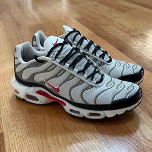 Nike Air Max Plus Men's Sneakers - Gray, Black, and Red